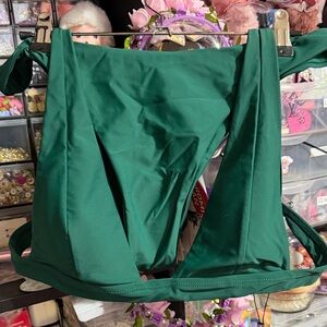 2 piece green bikini. Size XL (29)